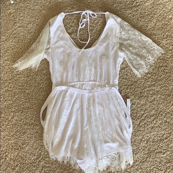 CLASSY LACE ROMPER - Picture 3 of 3